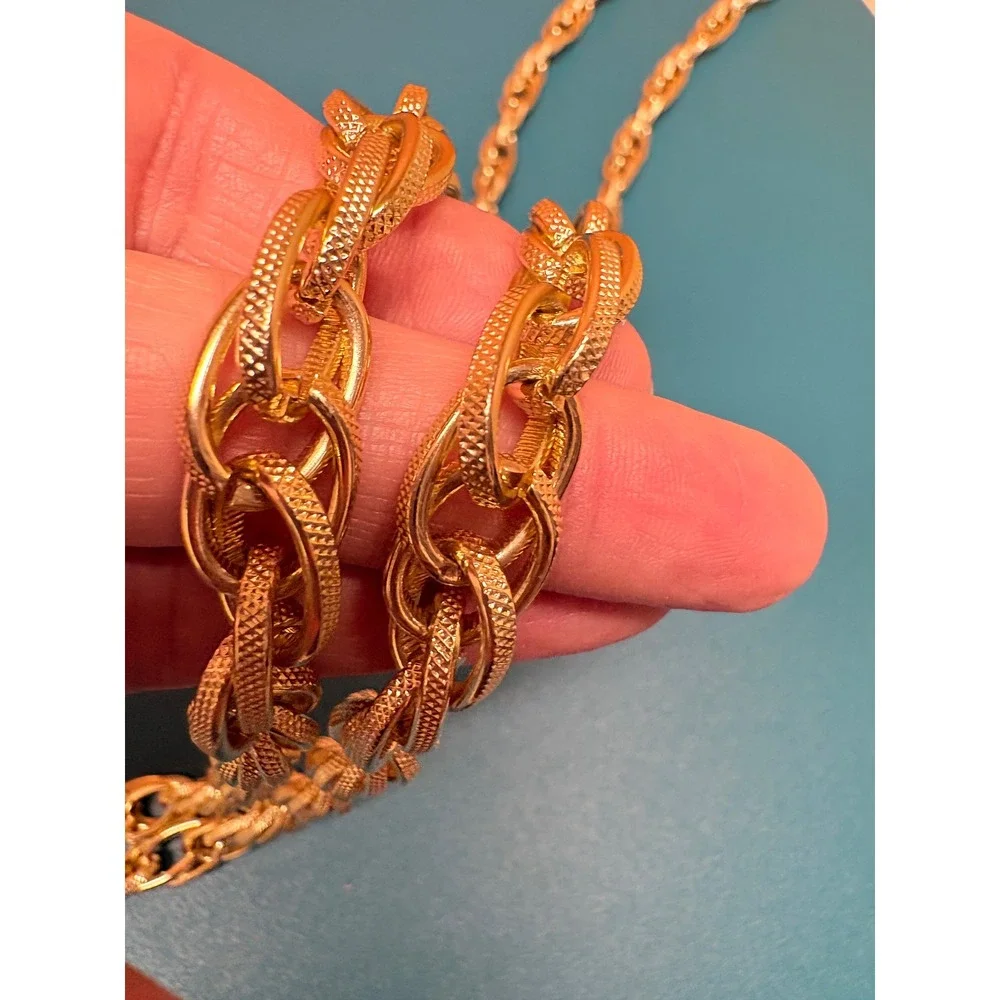Vintage Gold Tone Textured Link Lariat Necklace Tassel Ends Long Chain